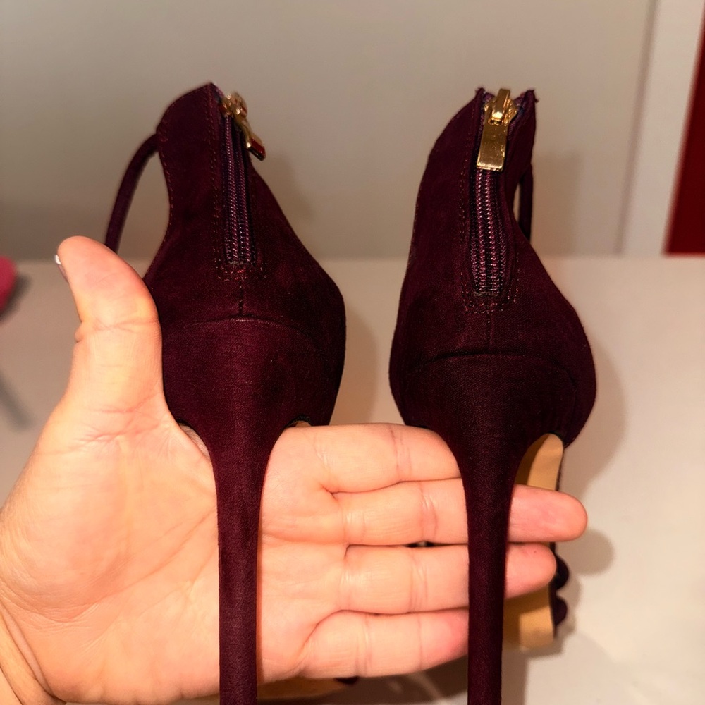 Heels - Picture 2 of 3